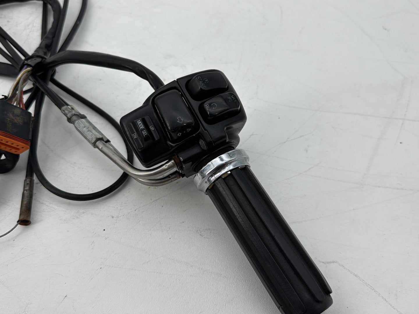 1999 - 2006 Harley-Davidson Touring Electra Glide Classic Right Engine Start Kill Switches Controls