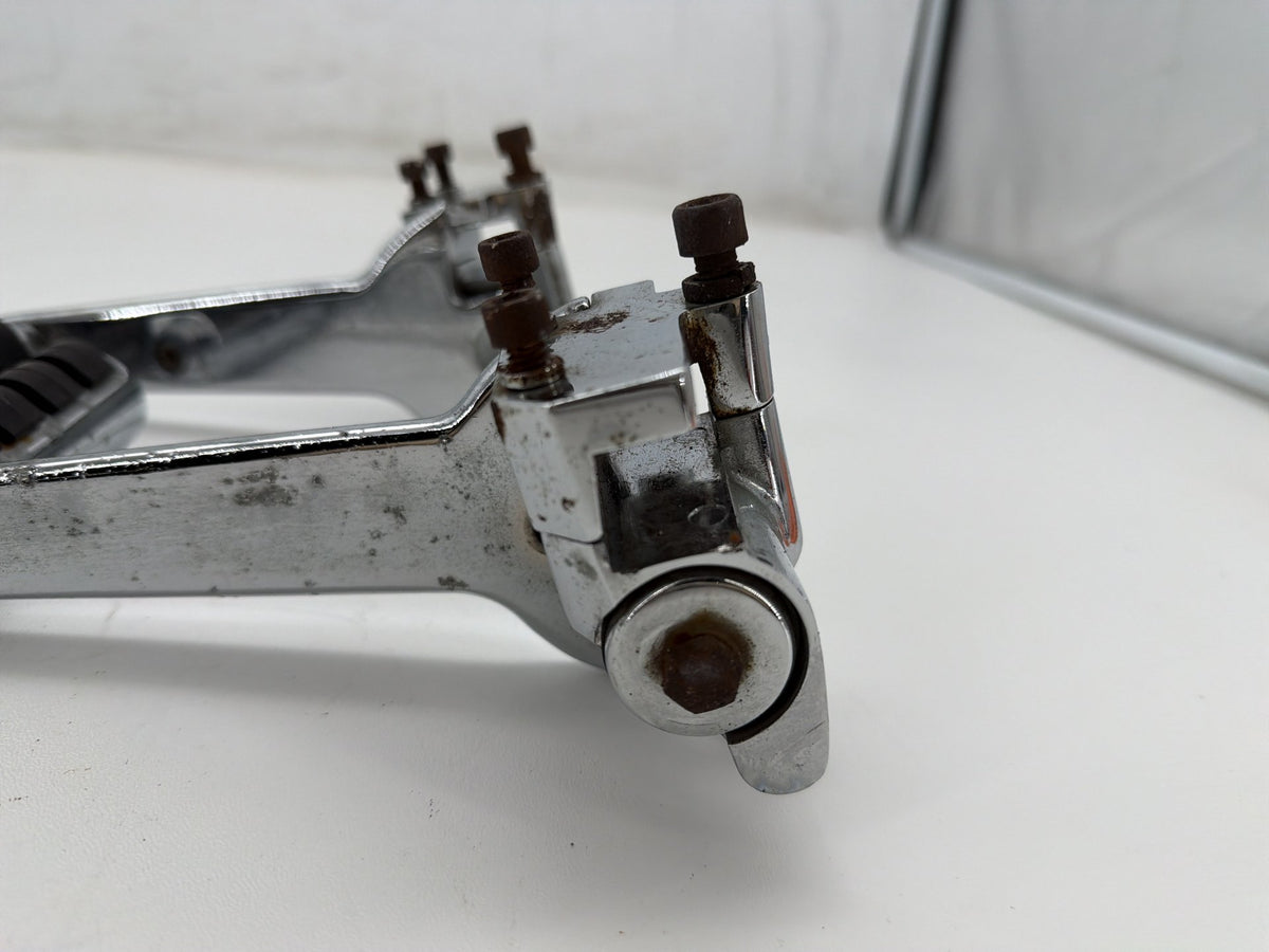 2006 Harley Electra Touring Classic Passenger Left & Right Foot Pegs Kuryakin