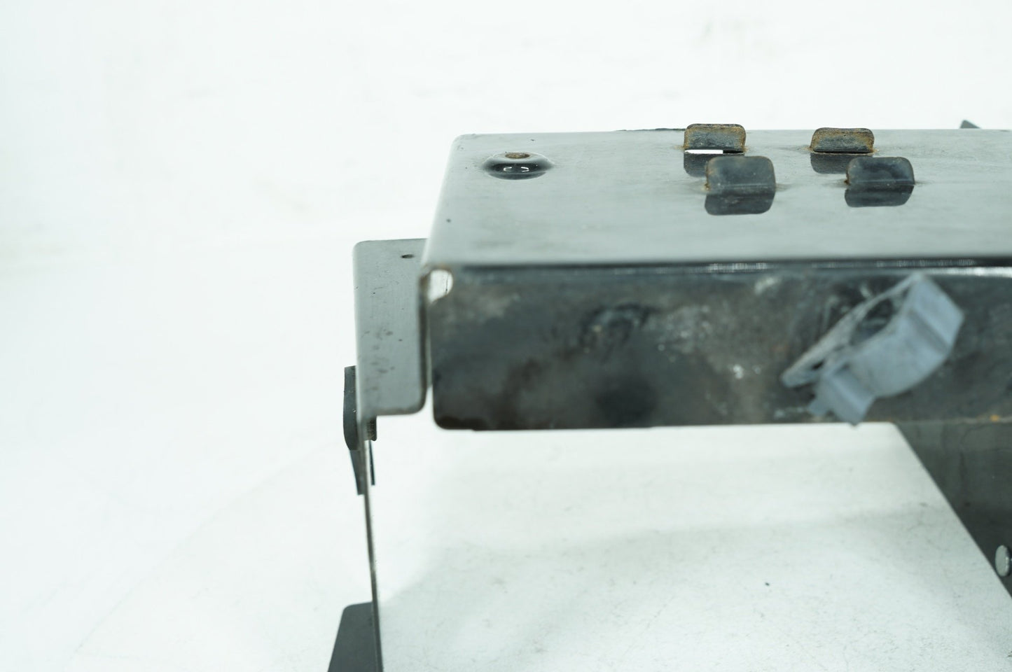 1999 - 2006 Harley-Davidson Touring Electra Glide Classic Battery Tray Bracket Holder Carrier 66281-02A