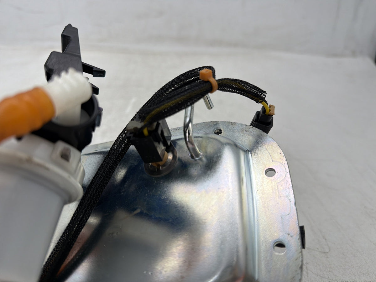 2017 Harley Dyna Street Bob FXDB OEM Fuel Pump Gas Gasoline Petrol Sending