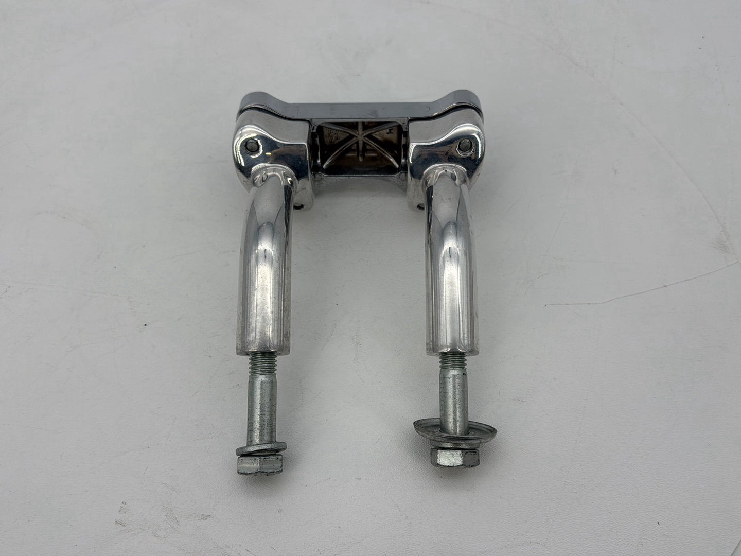 1999 - 2006 Harley-Davidson Dyna Low Rider Front Handlebar Riser Top Clamp Chrome 56124-77