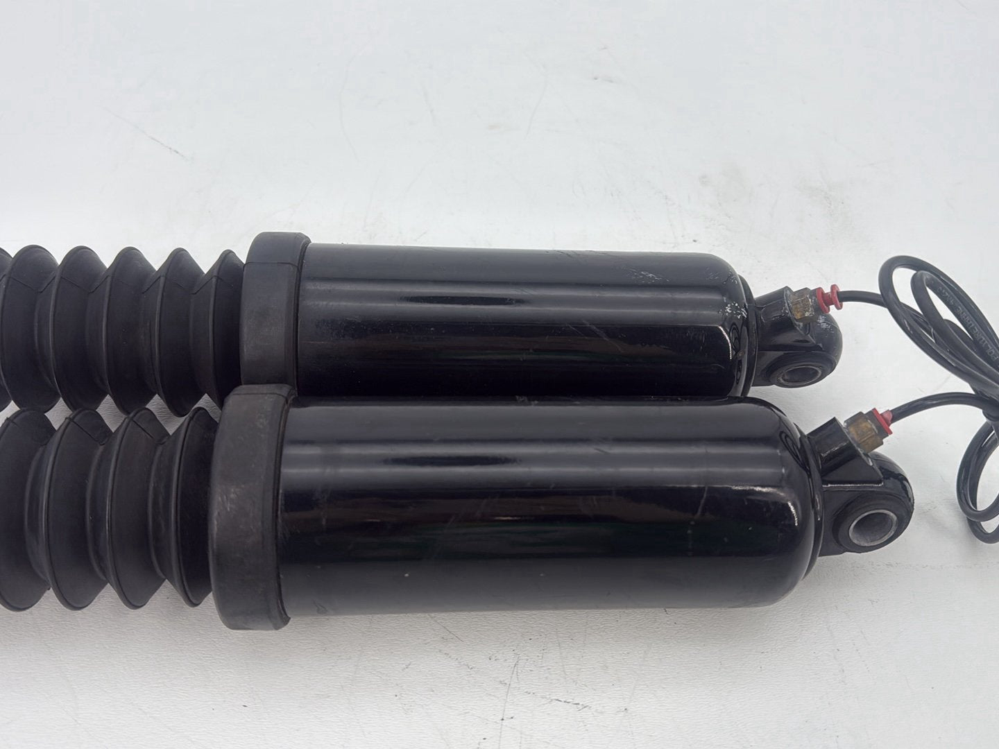 2005 Harley Touring FLHRCI Road King Classic OEM Rear Left Right Shock Absorbers