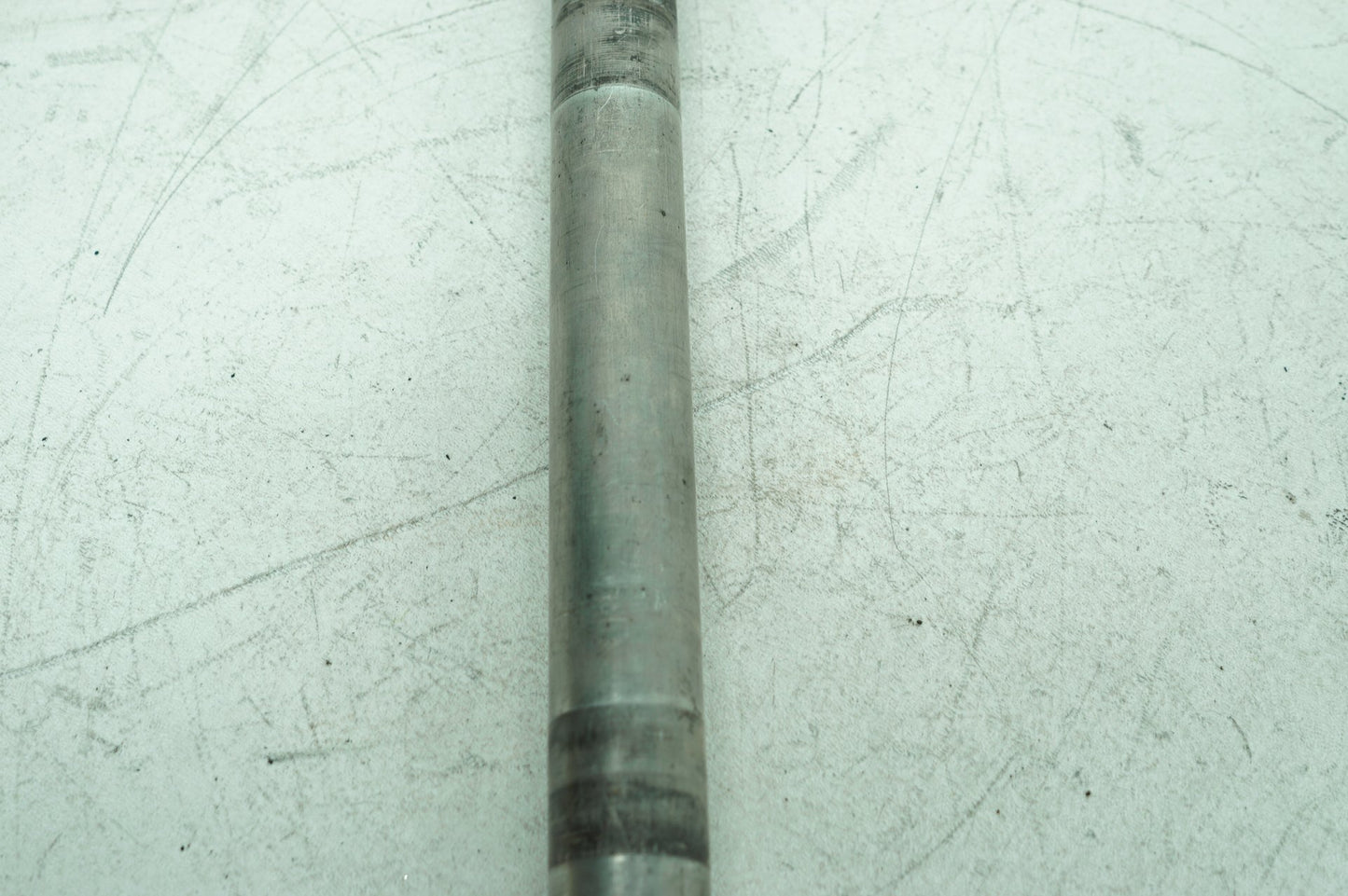 1999 - 2006 Harley-Davidson Touring Road King Police Front Wheel Axle Bolt Shaft 43364-00