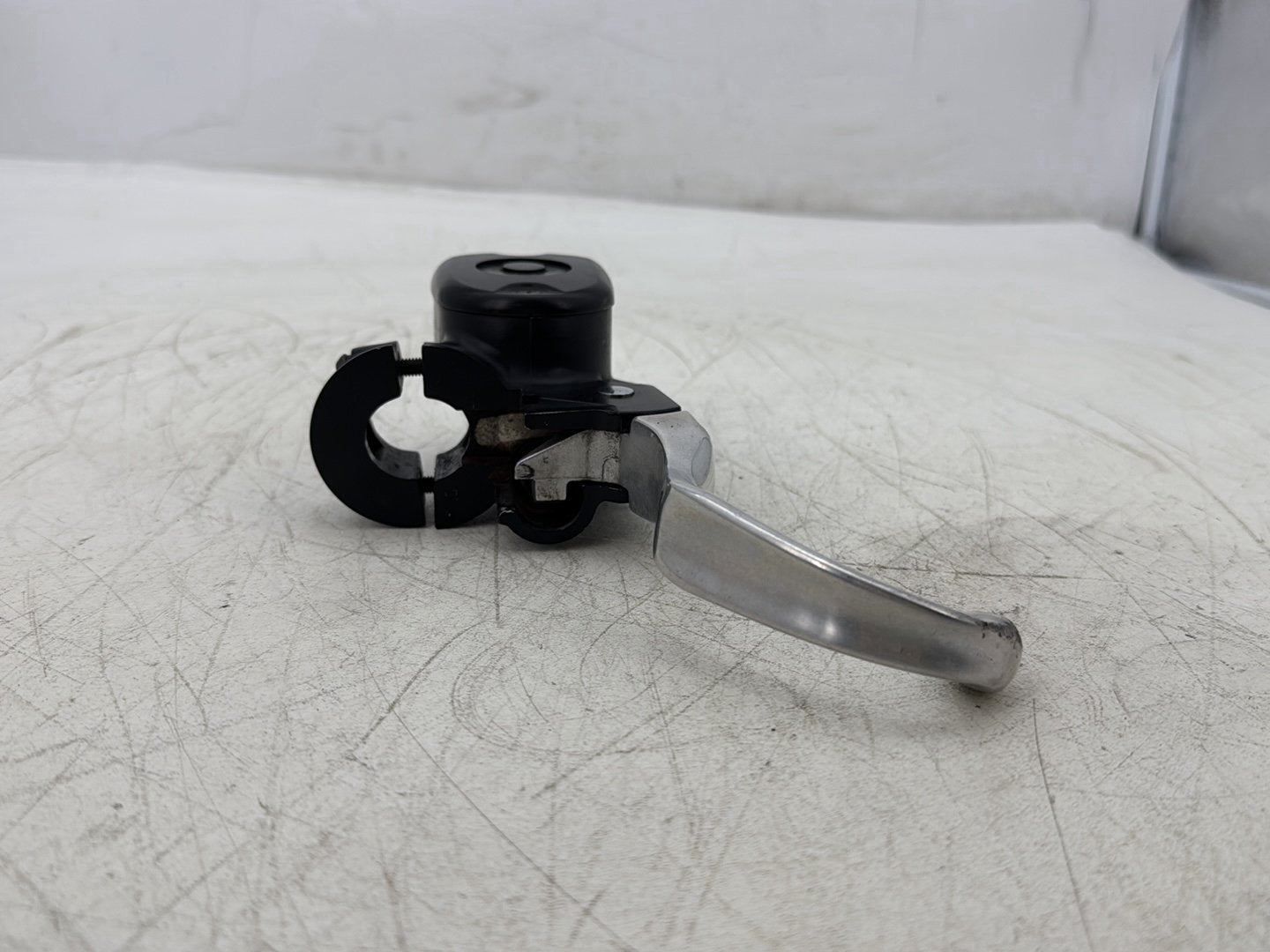 2006 Harley Sportster XL883L 883 Low OEM Front Right Brake Lever Master Cylinder