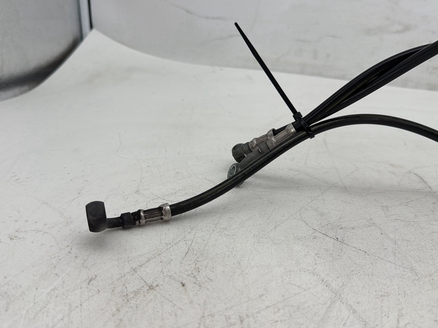 2009 Harley Street Glide Touring FLHX OEM Front Brake Hose Line Pipe NON-abs