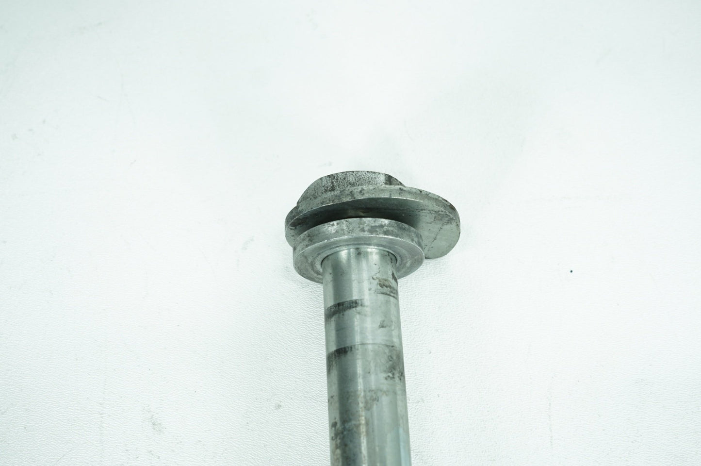 2008 - 2016 Harley-Davidson Touring Street Glide Rear Wheel Axle Bolt Shaft 41056-09