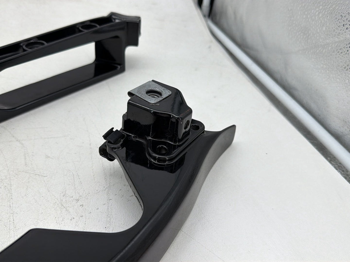 2018 Harley Road Glide Touring FLTRXS OEM Left Right Saddlebag Fender Struts Brackets