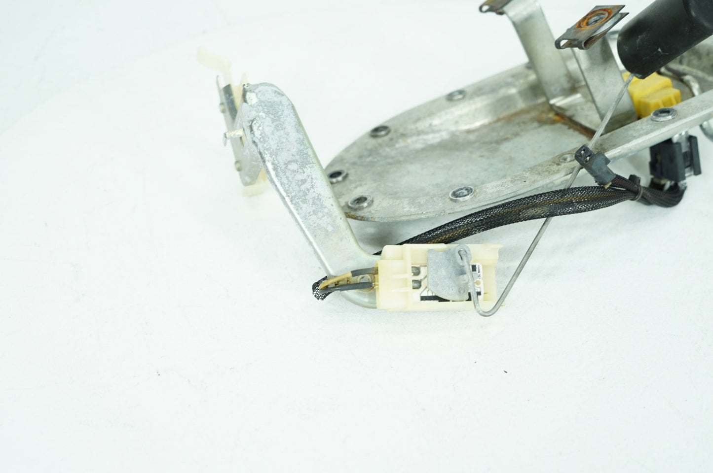 1999 - 2006 Harley-Davidson Dyna Low Rider Fuel Petrol Gas Pump Top Plate Cover  75246-04