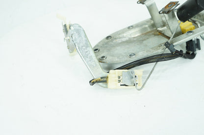 1999 - 2006 Harley-Davidson Dyna Low Rider Fuel Petrol Gas Pump Top Plate Cover  75246-04