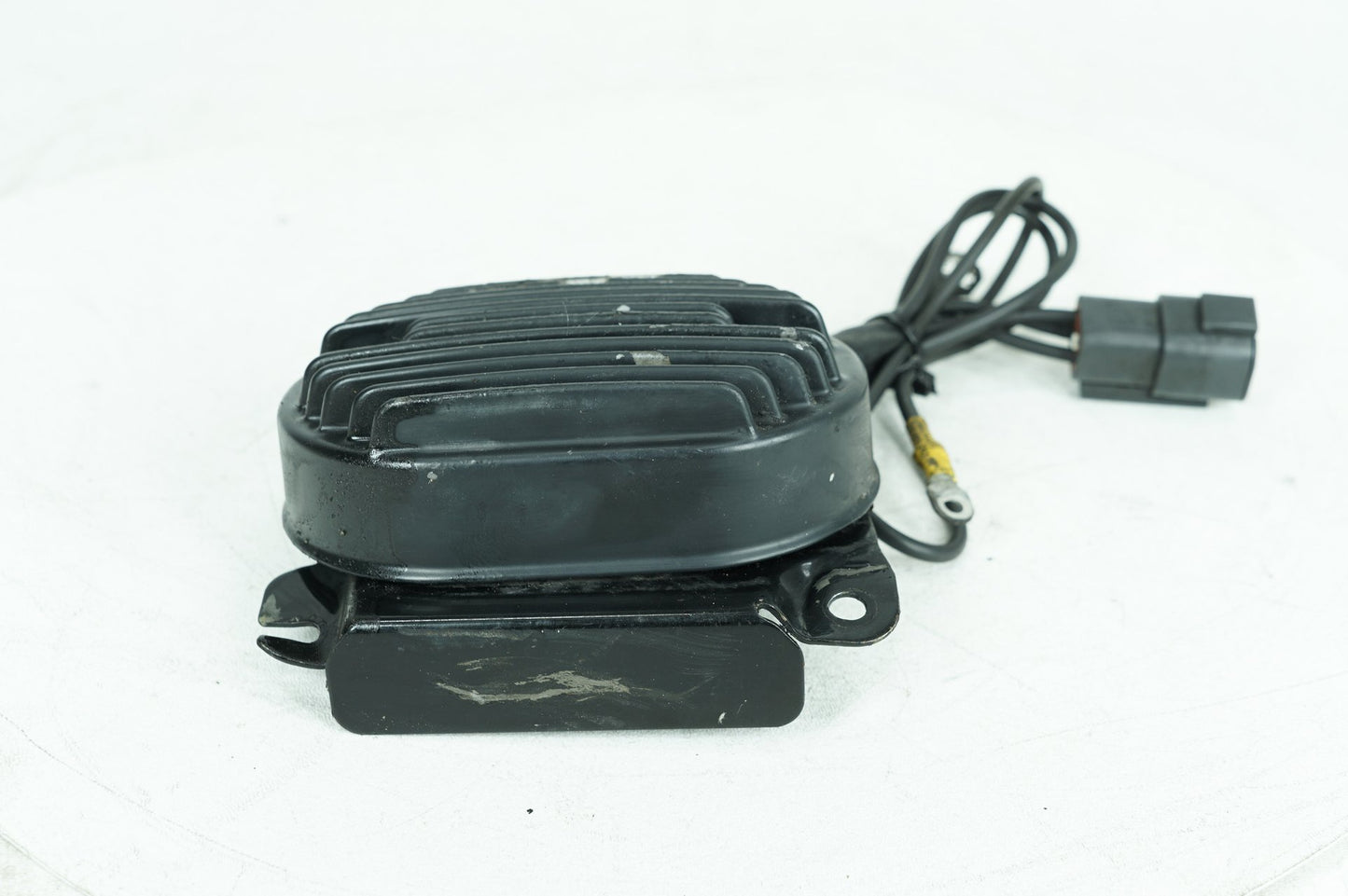 1999 - 2006 Harley-Davidson Softail Fat Boy Voltage Regulator Rectifier   	74540-01