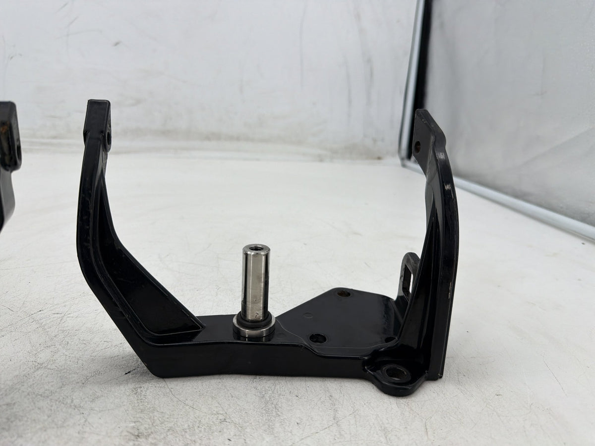 2001 Harley Heritage Softail Classic Left Right Foot Rest Peg Support Bracket