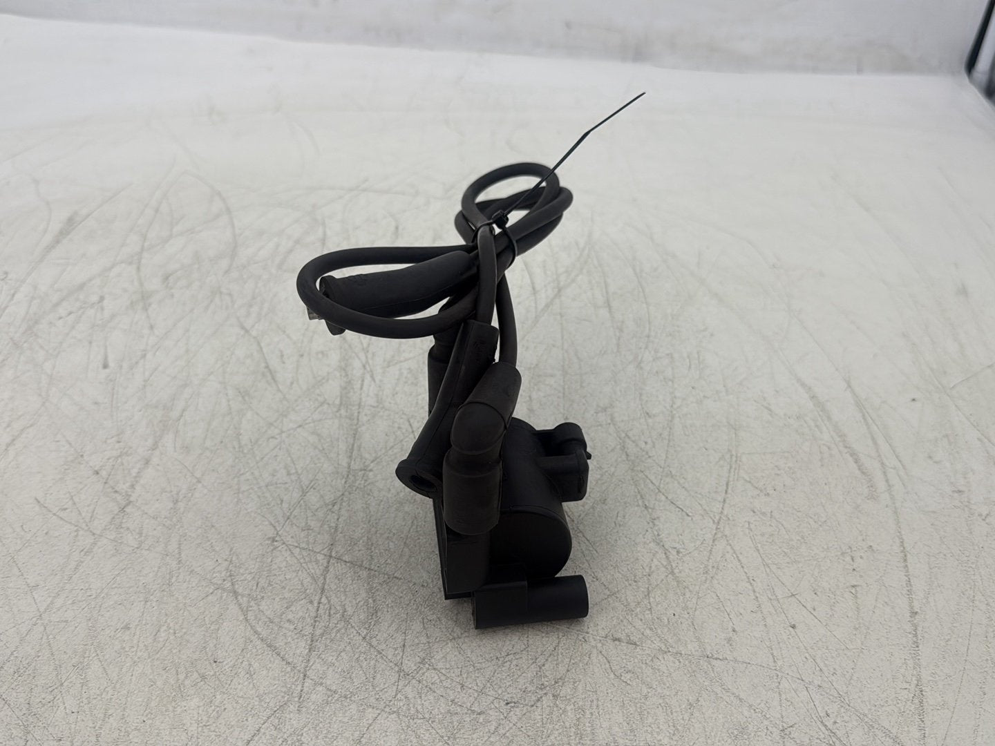 2011 Harley Street Glide Touring FLHX OEM Ignition Coil Spark Plugs Cable