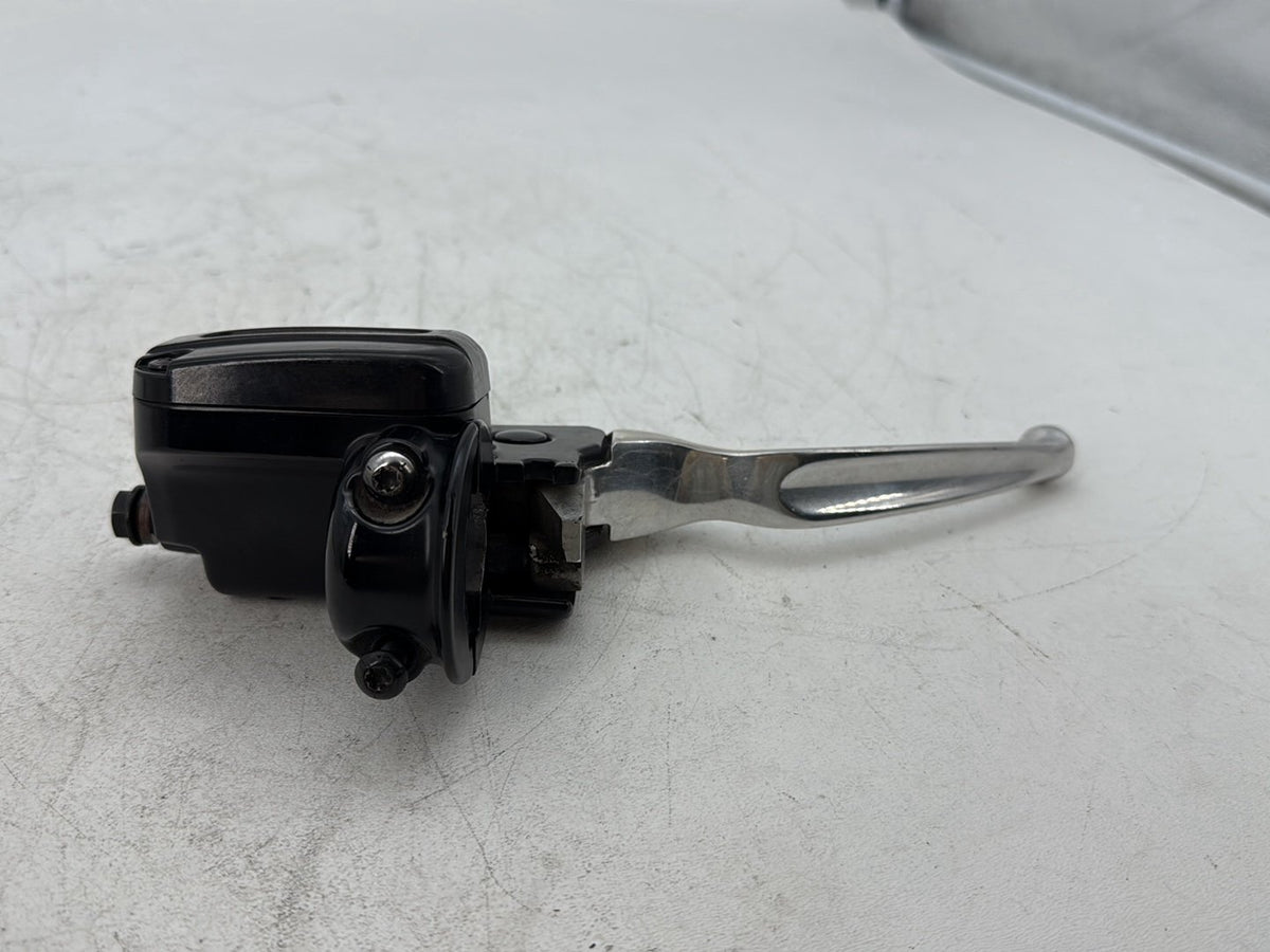 2018 Harley Electra Glide Touring Ultra Front Right Brake Lever Master Cylinder