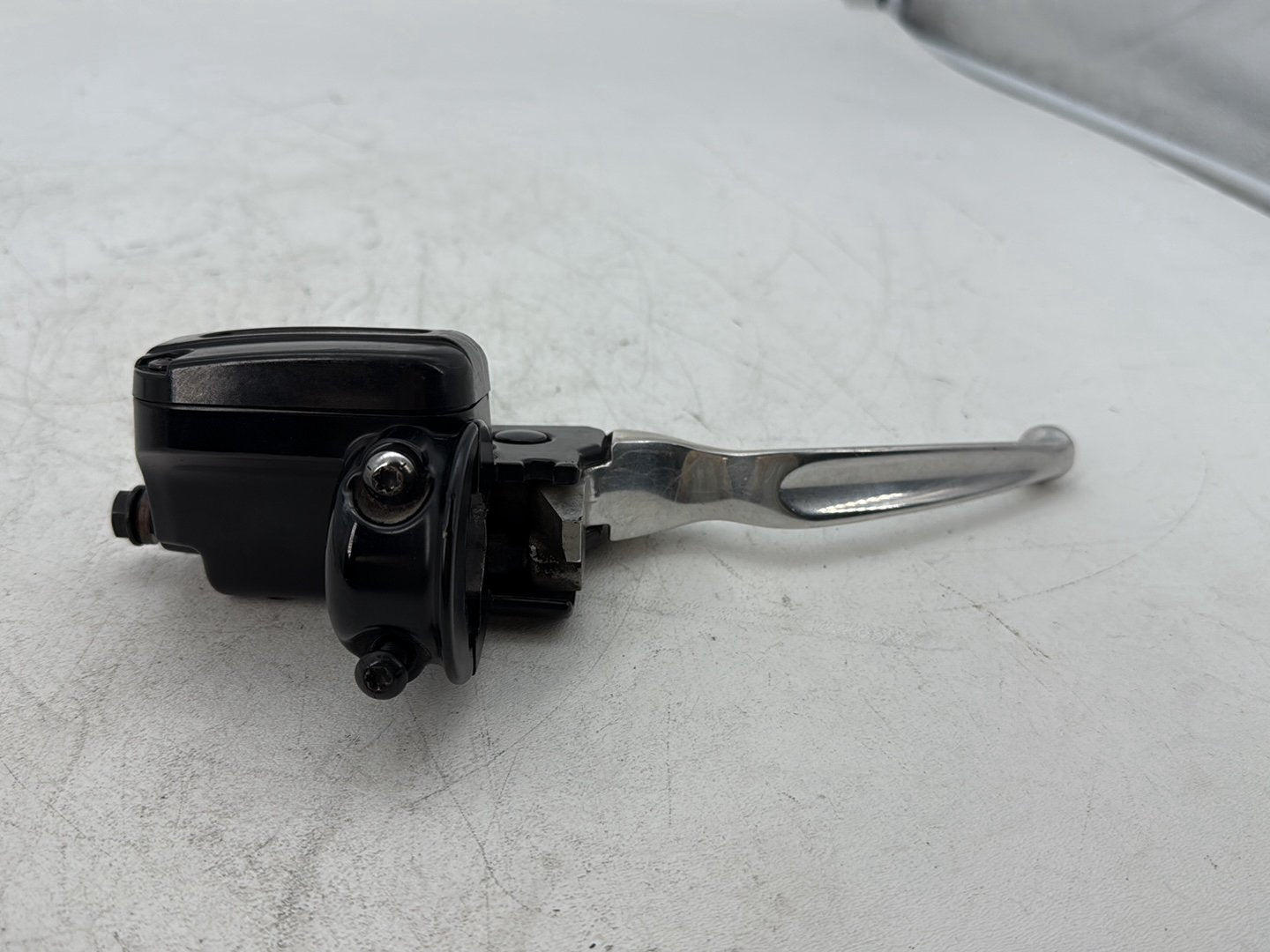 2018 Harley Electra Glide Touring Ultra FLHTCU OEM Front Right Brake Lever Master Cylinder