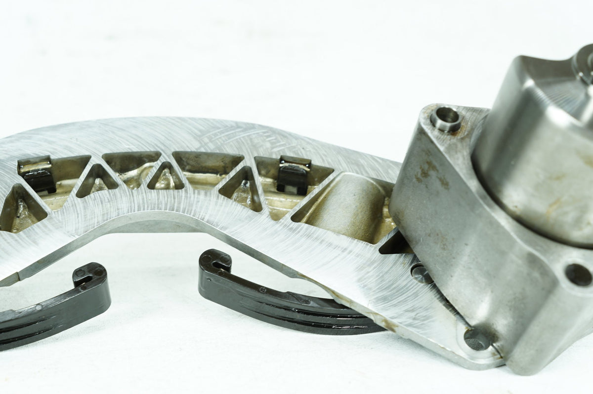 2000 - 2006 Harley-Davidson Softail Deuce Engine Motor Lower Timing Chain Guide 14715-00