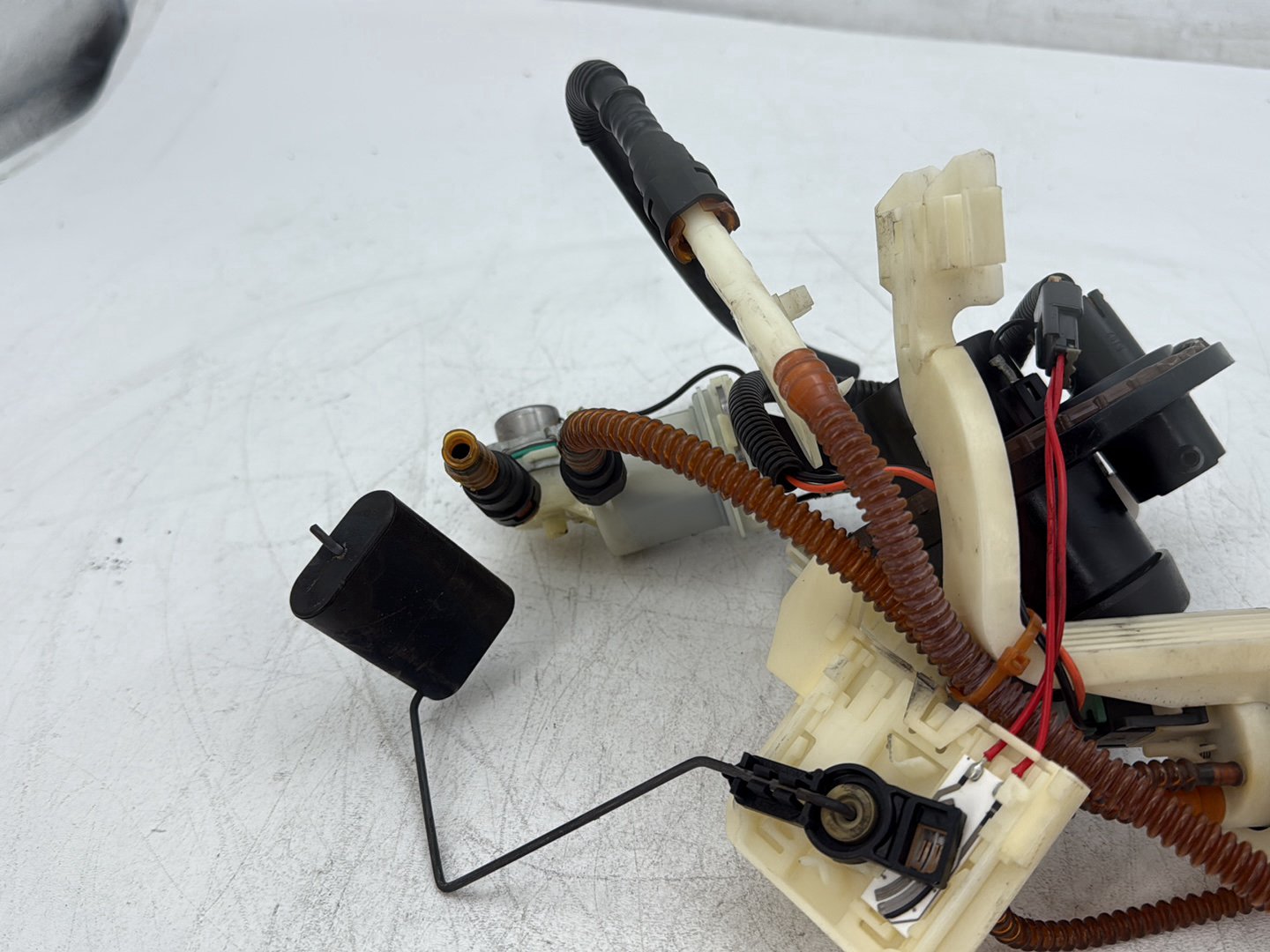 2010 Harley Street Glide Touring FLHX OEM Gas Gasoline Fuel Petrol Pump Sending