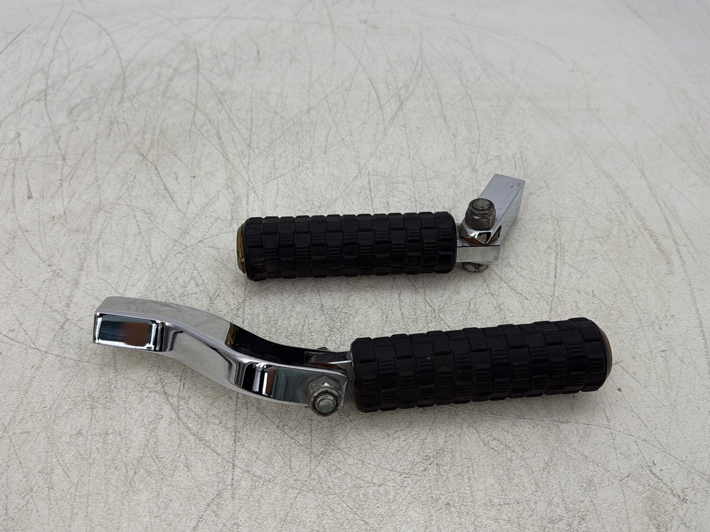 2004 Harley Dyna Super Glide FXDI OEM Passenger Left & Right Foot Pegs