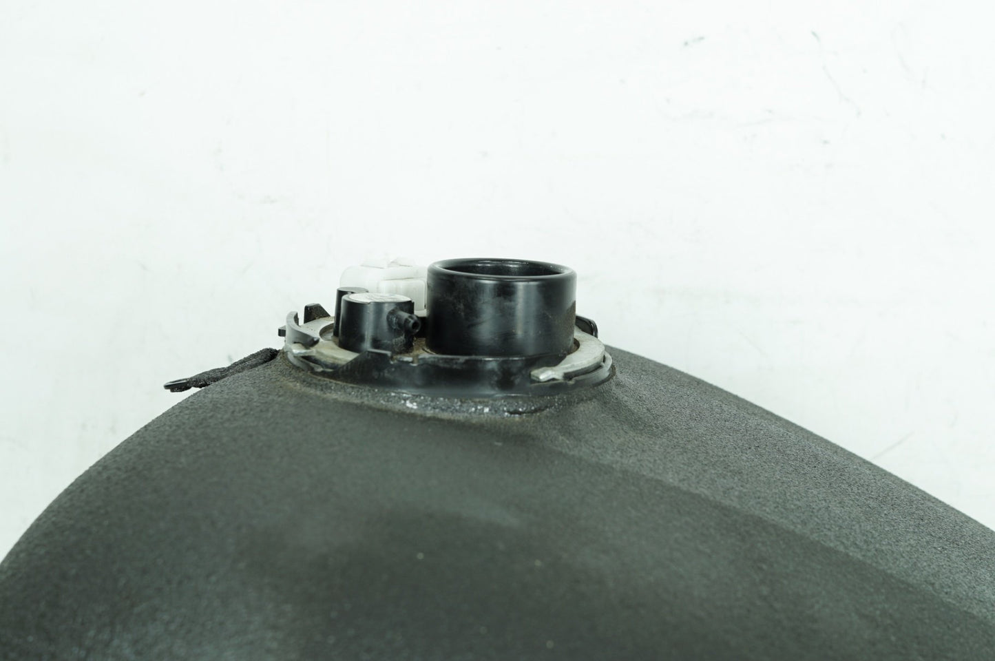 2008 - 2016 Harley-Davidson Touring Street Glide Fuel Gas Tank Gasoline Reservoir 61356-08