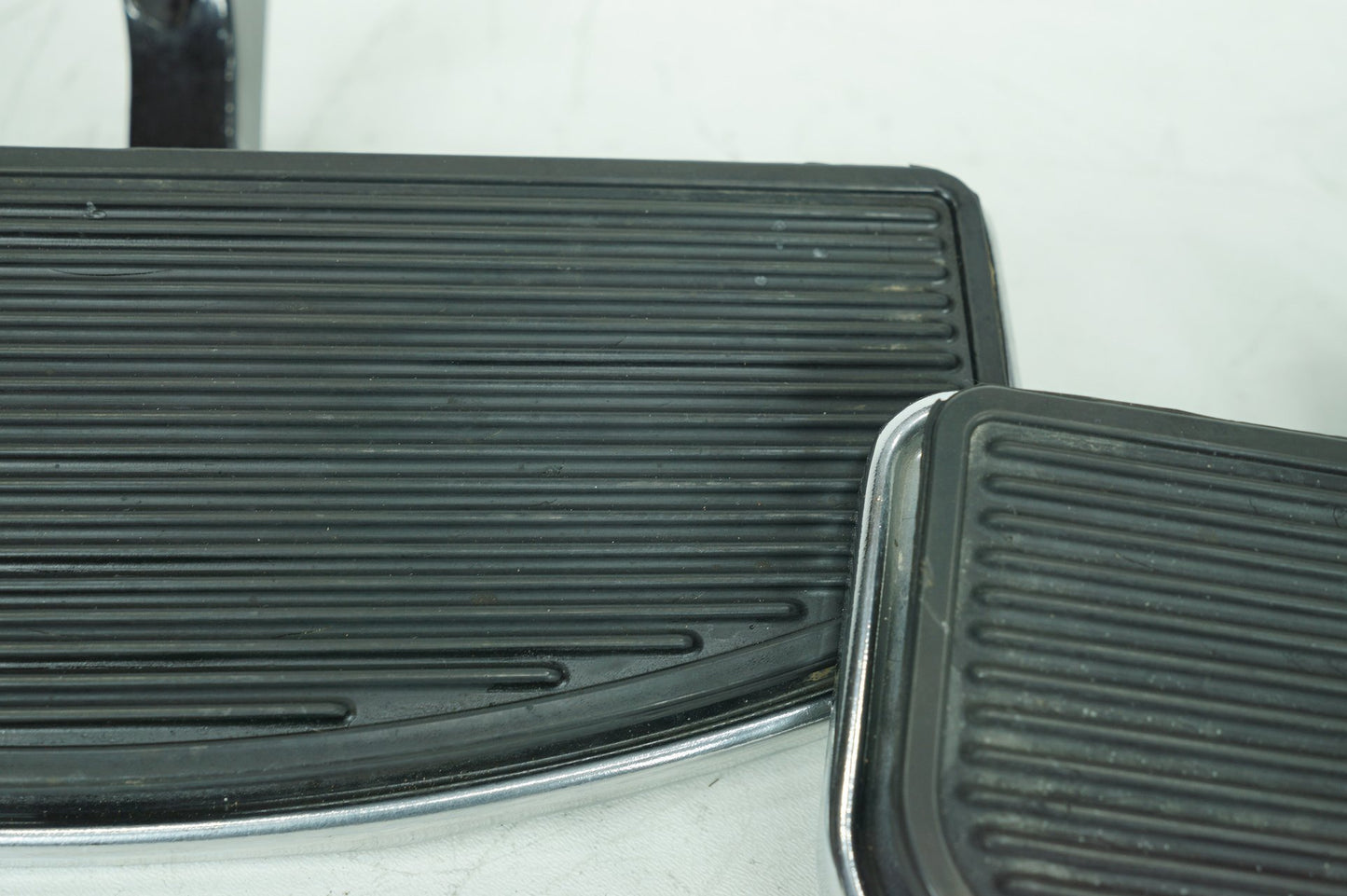 2007 - 2013 Harley-Davidson Touring Electra Glide Ultra Left Right Driver & Pass Floorboard Foot Rest 50614-06