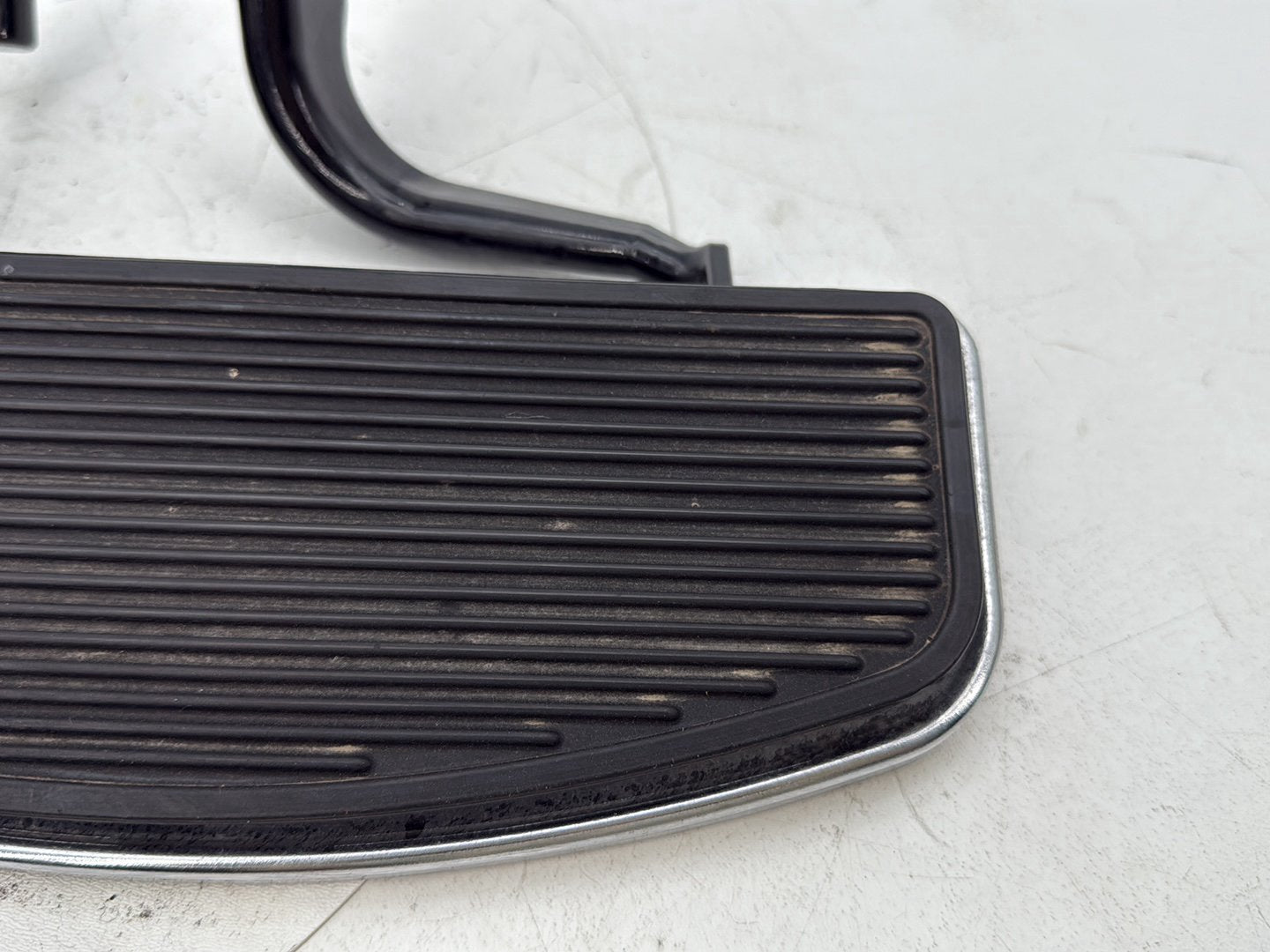 2007 - 2012 Harley-Davidson Touring Electra Glide Ultra Left Right Driver Floorboard Foot Rest 	47365-83C