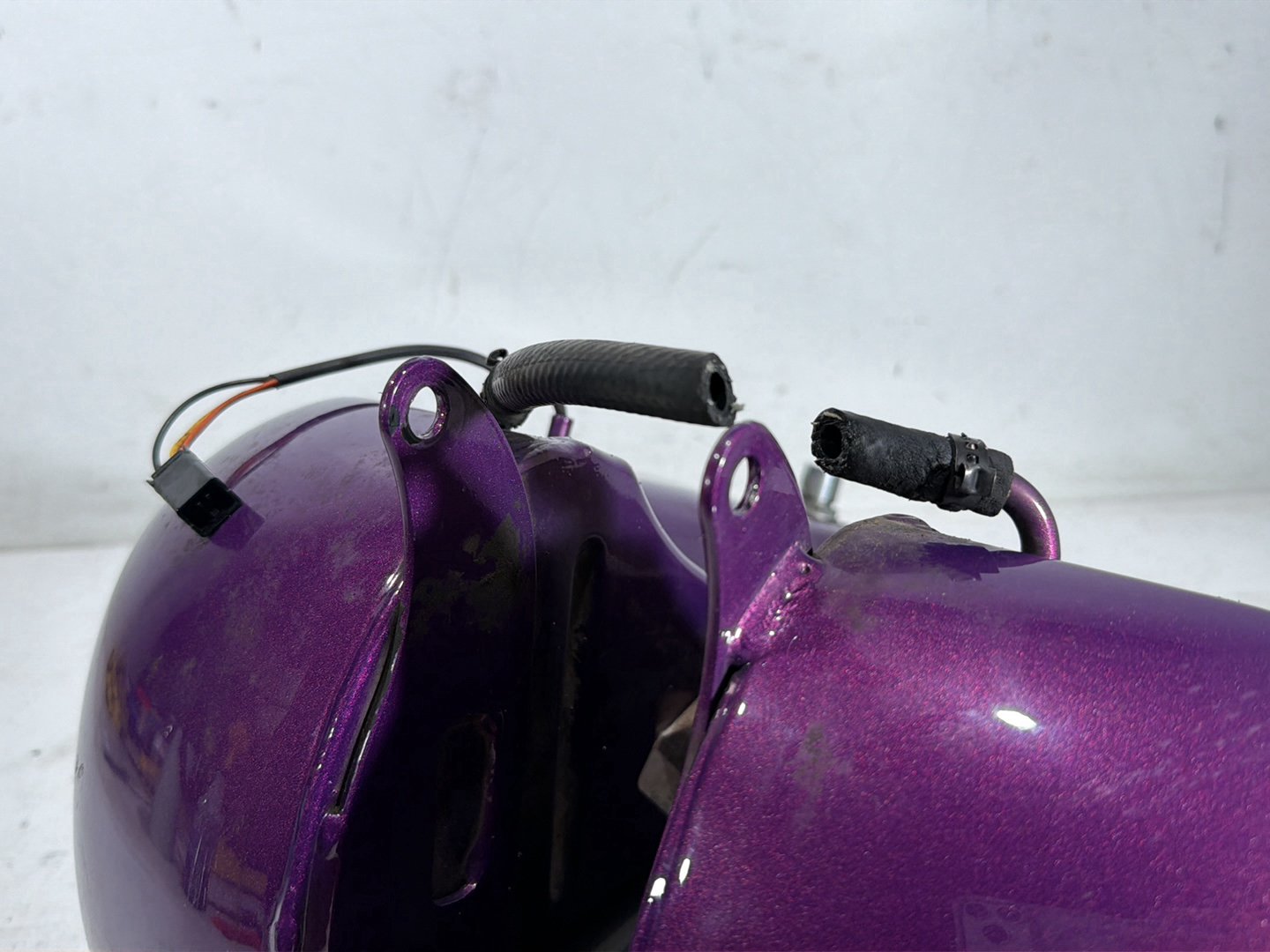 2011 Harley Heritage Softail Classic FLSTC OEM Fuel Gas Tank Gasoline Reservoir