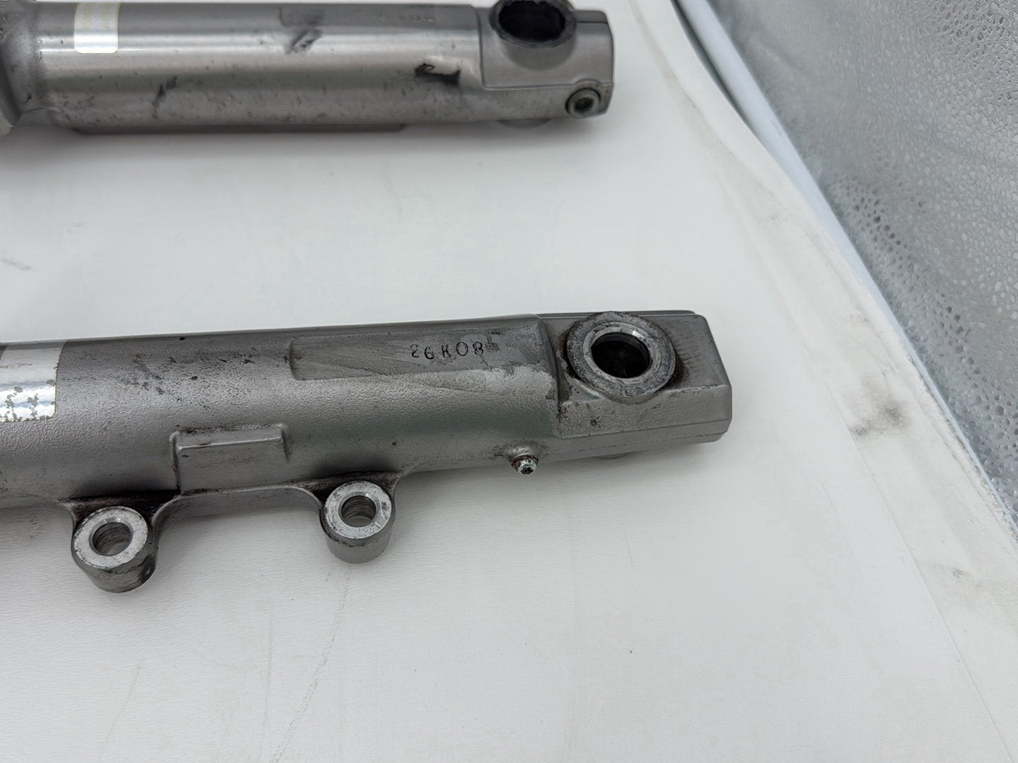 2009 Harley Sportster XL1200C 1200 Custom OEM Front Triple Tree Set & LH RH Fork Legs Sliders