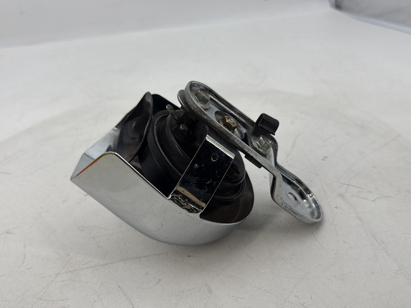 1999 - 2006 Harley-Davidson Softail Heritage Horn Signal Klaxon Chrome Cover  	69012-93A