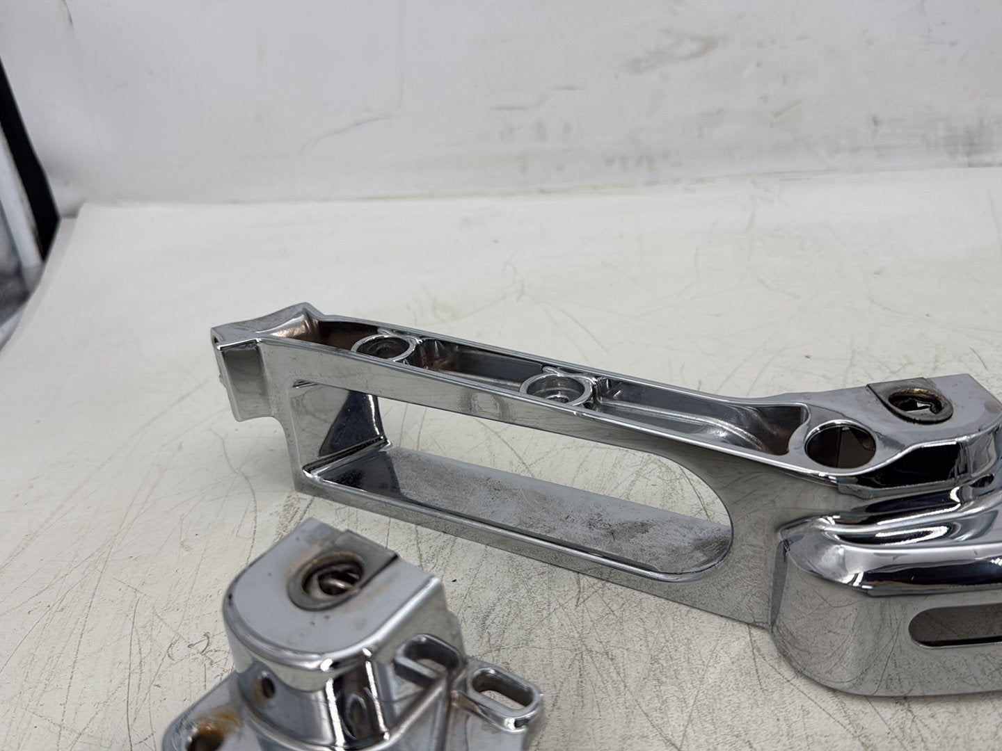 2015 Harley Road Glide Touring FLTRXS OEM Left Right Saddlebag Fender Struts Brackets
