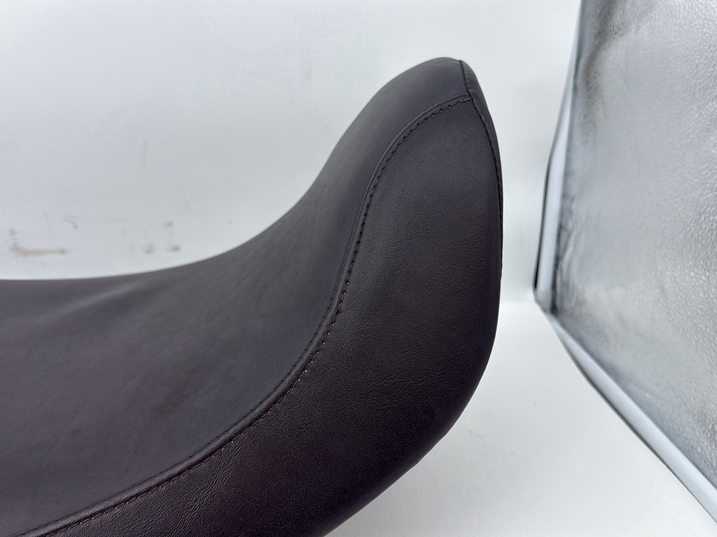 Harley-Davidson Misc  Passenger Rider Driver Seat Saddle 52000071