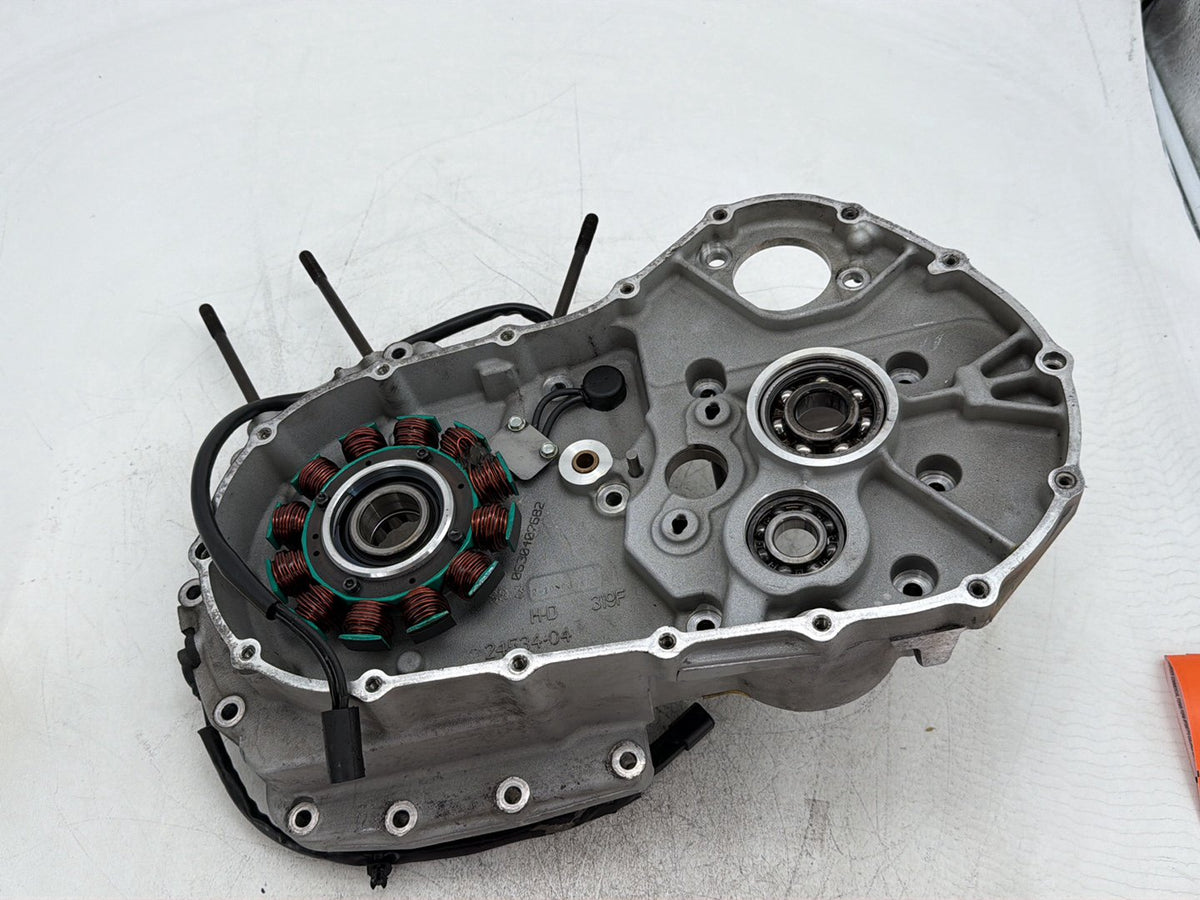 2004 Harley Sportster XL883C 883 Custom OEM Crankcase Shaft Engine Motor Cover