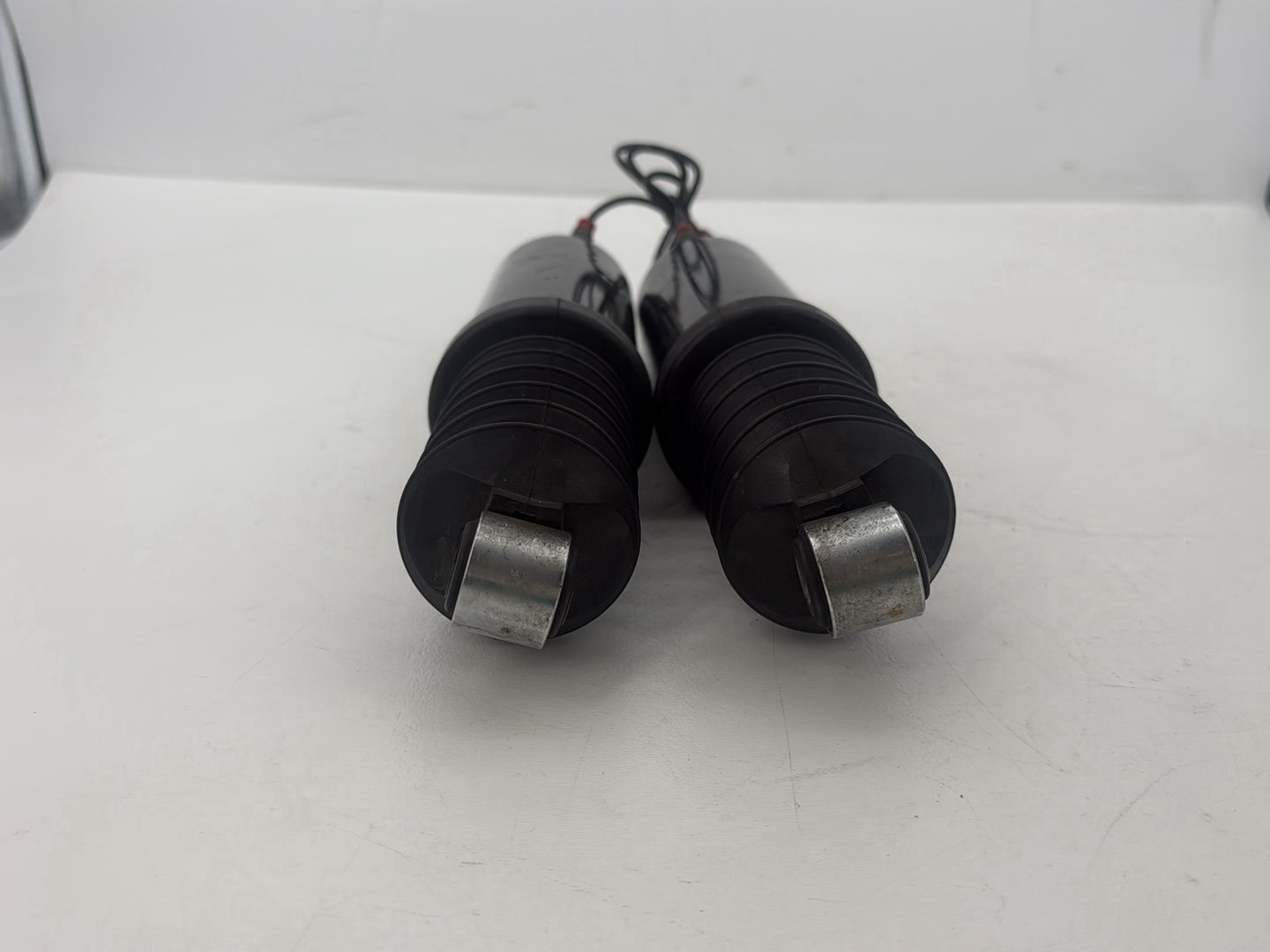 2005 Harley Touring FLHRCI Road King Classic OEM Rear Left Right Shock Absorbers
