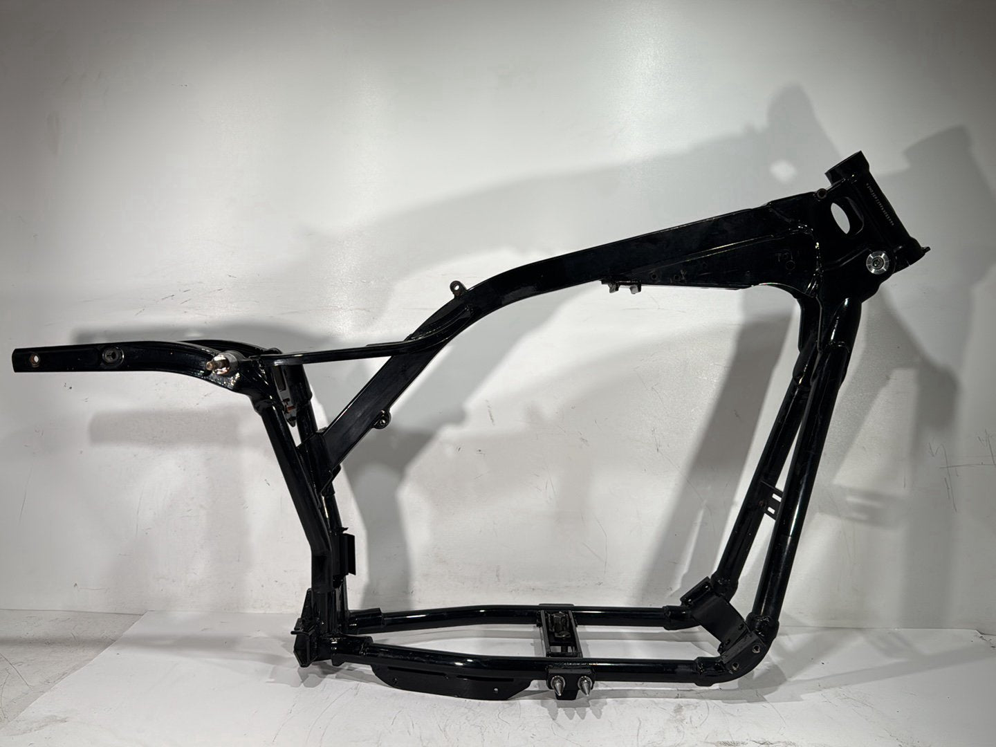 2006 Harley Dyna FXDWGI Wide Glide OEM Body Main Frame Chassis CLN CLR