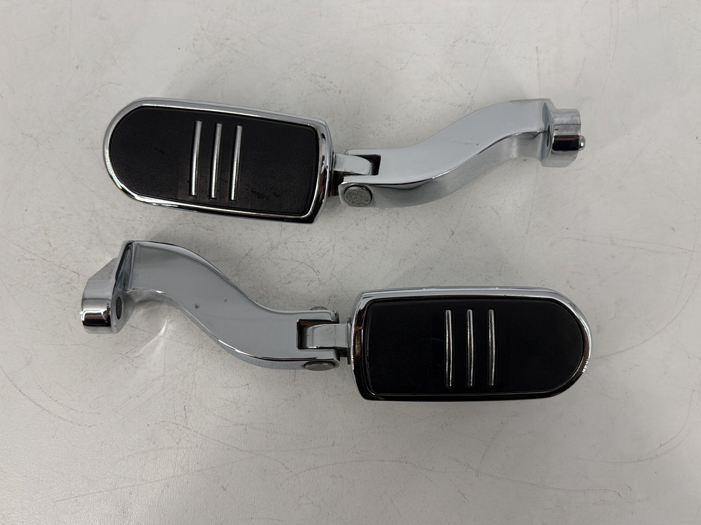 2008 - 2016 Harley-Davidson Touring Street Glide Passenger Left & Right Foot Pegs 49015-04A