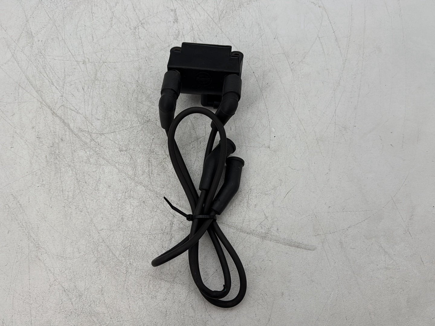 2010 Harley Street Glide Touring FLHX OEM Ignition Coil Spark Plugs Cable