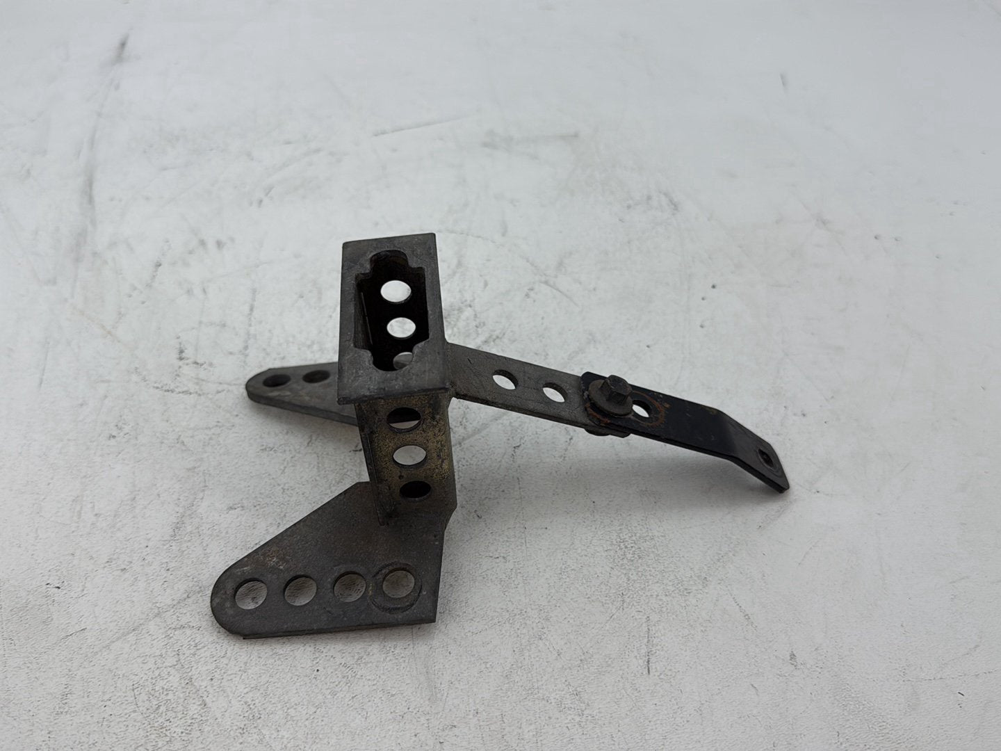 2003 Harley Electra Glide Touring Ultra FLHTCUI OEM Driver Rider Backrest Bracket Mount 52589-09A