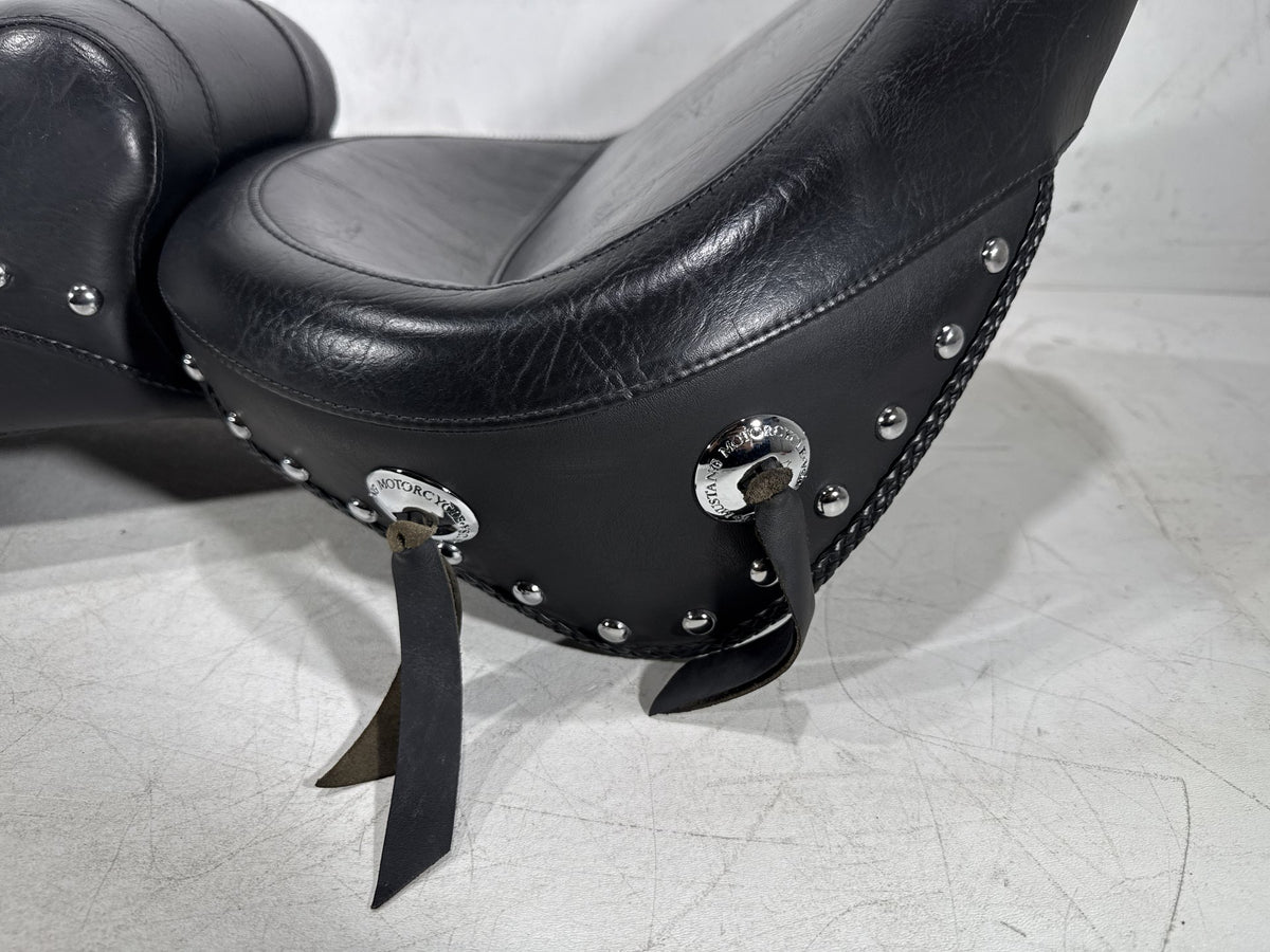 01 Harley Heritage Softail Classic Passenger Rider Driver Seat Saddle MUSTANG
