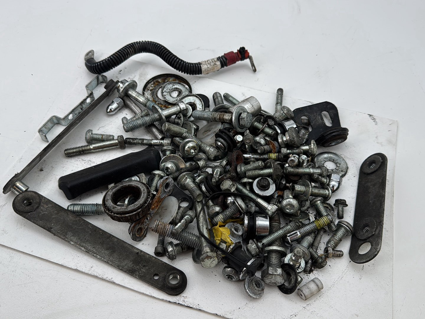 2008 Harley Softail Deluxe FLSTN OEM Hardware Bolts Nuts & Brackets