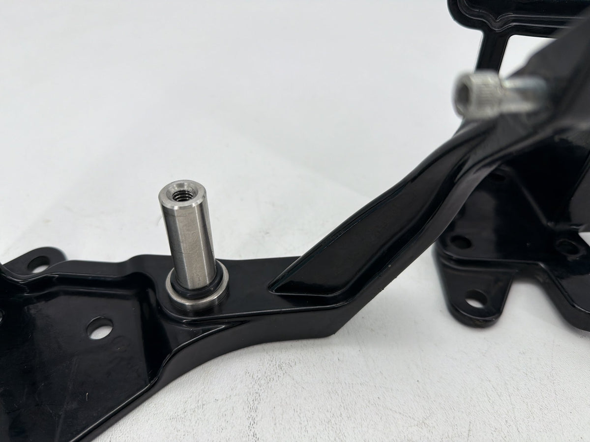 2011 Harley Softail Deluxe FLSTN OEM Left Right Footboard Foot Rest Brackets