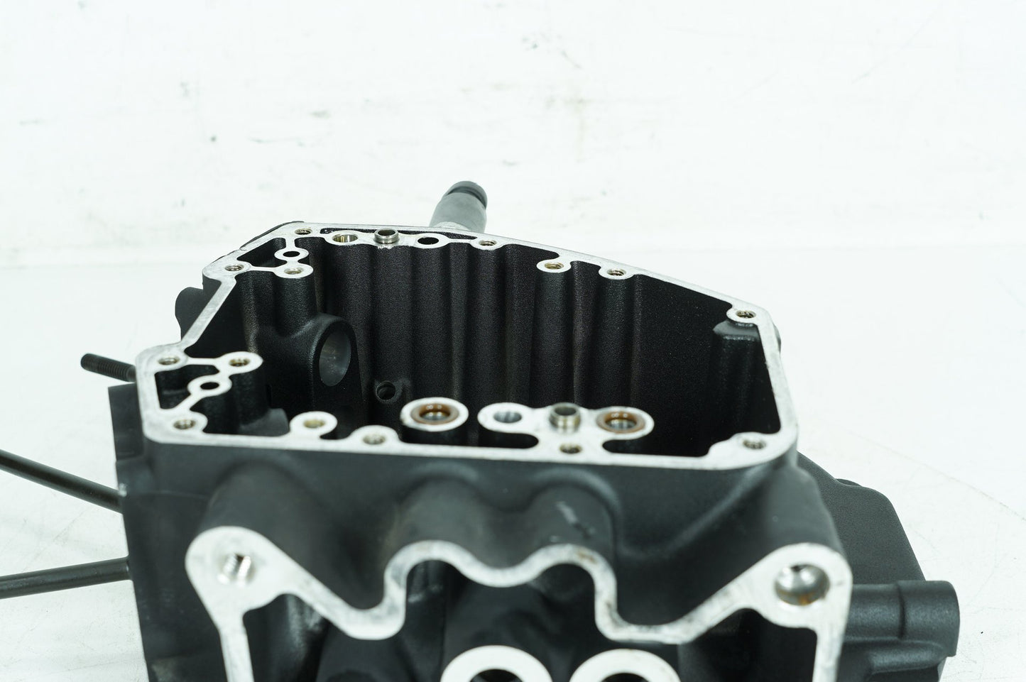 2008 - 2016 Harley-Davidson Touring Road Glide Crankcase Shaft Engine Motor Cover 24653-06A