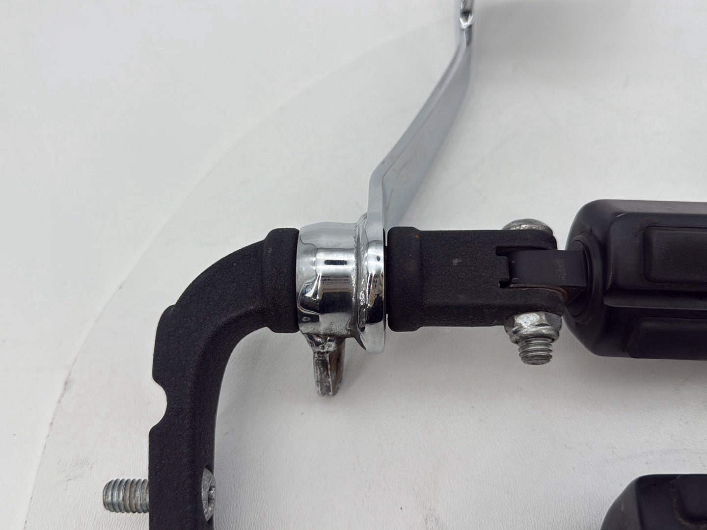 2007 - 2017 Harley-Davidson Dyna Wide Glide Left Right Foot Brake Control Pegs 33693-03