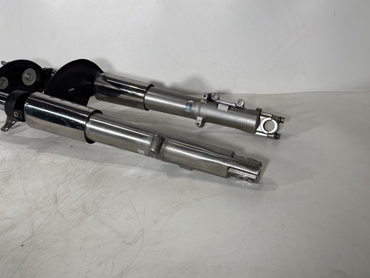 1999 - 2006 Harley-Davidson Touring Electra Glide Classic Front Triple Tree Set & LH RH Fork Legs Sliders  	45435-95