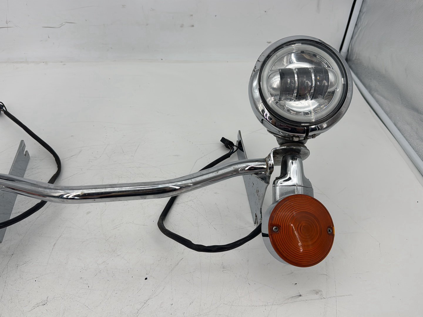 2008 Harley Touring FLHT Electra Glide OEM Front Turn Signal Indicators Aux Light Bar