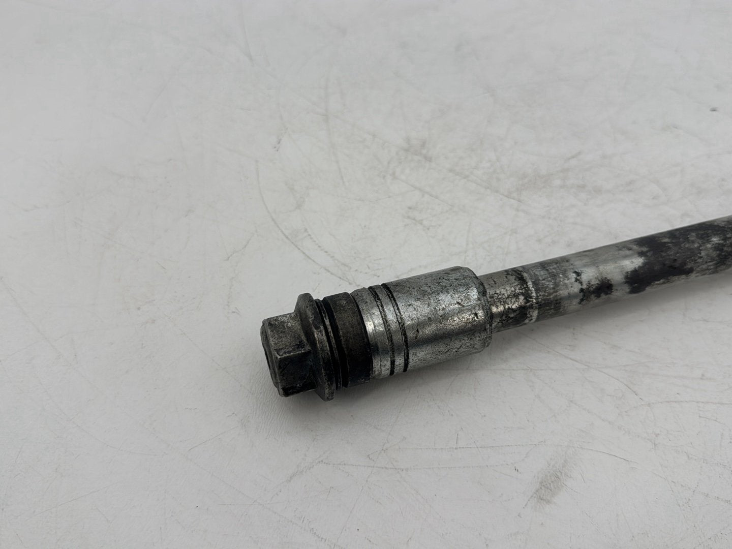 1999 - 2006 Harley-Davidson Touring Electra Glide Classic Rear Wheel Axle Bolt Shaft 41110-89