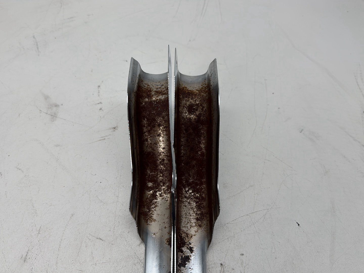 2006 Harley Touring FLHTCI Electra Glide Classic OEM Left Right Saddlebag Fender Struts Brackets