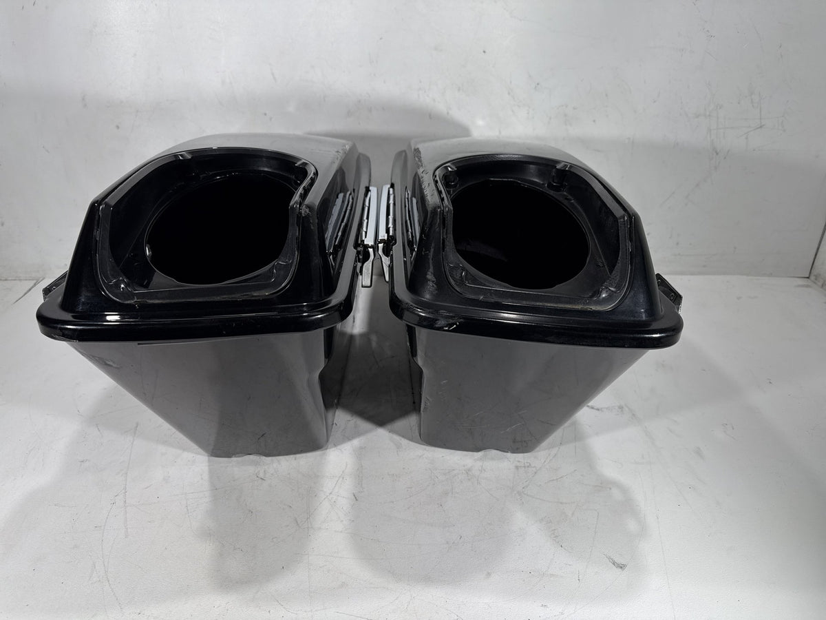 2006 Harley Road King Touring Custom OEM Left Right Saddlebags Luggage NOKey