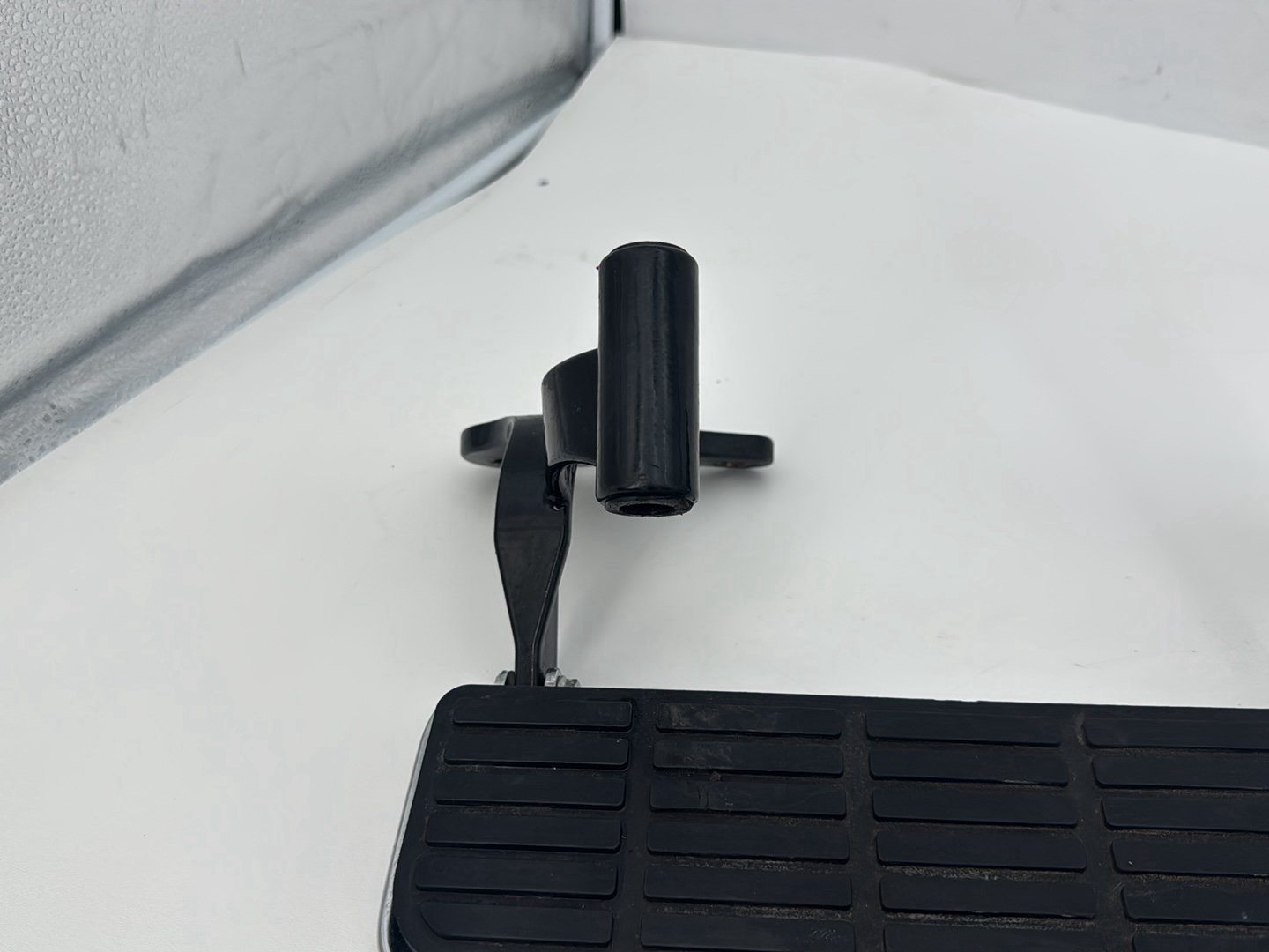 1999 - 2006 Harley-Davidson Dyna Low Rider Left Right Driver Floorboard Foot Rest 50614-06
