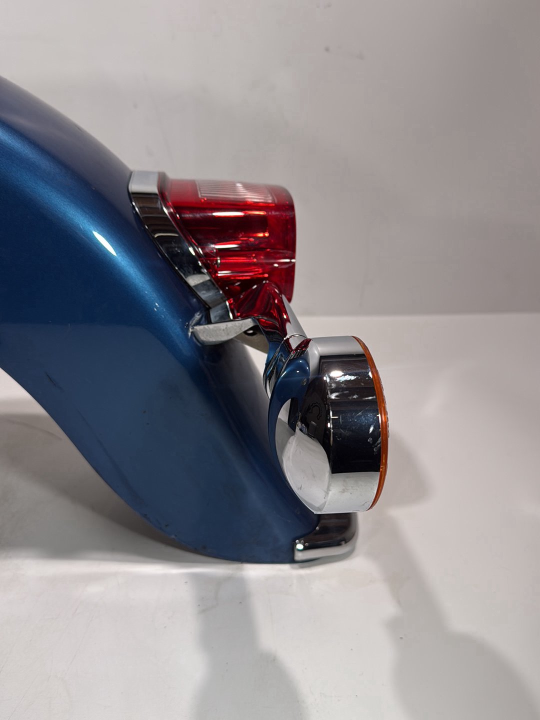 1999 - 2006 Harley-Davidson Touring Electra Glide Ultra Rear Wheel Fender & Turn Signals Bar  	59579-01B