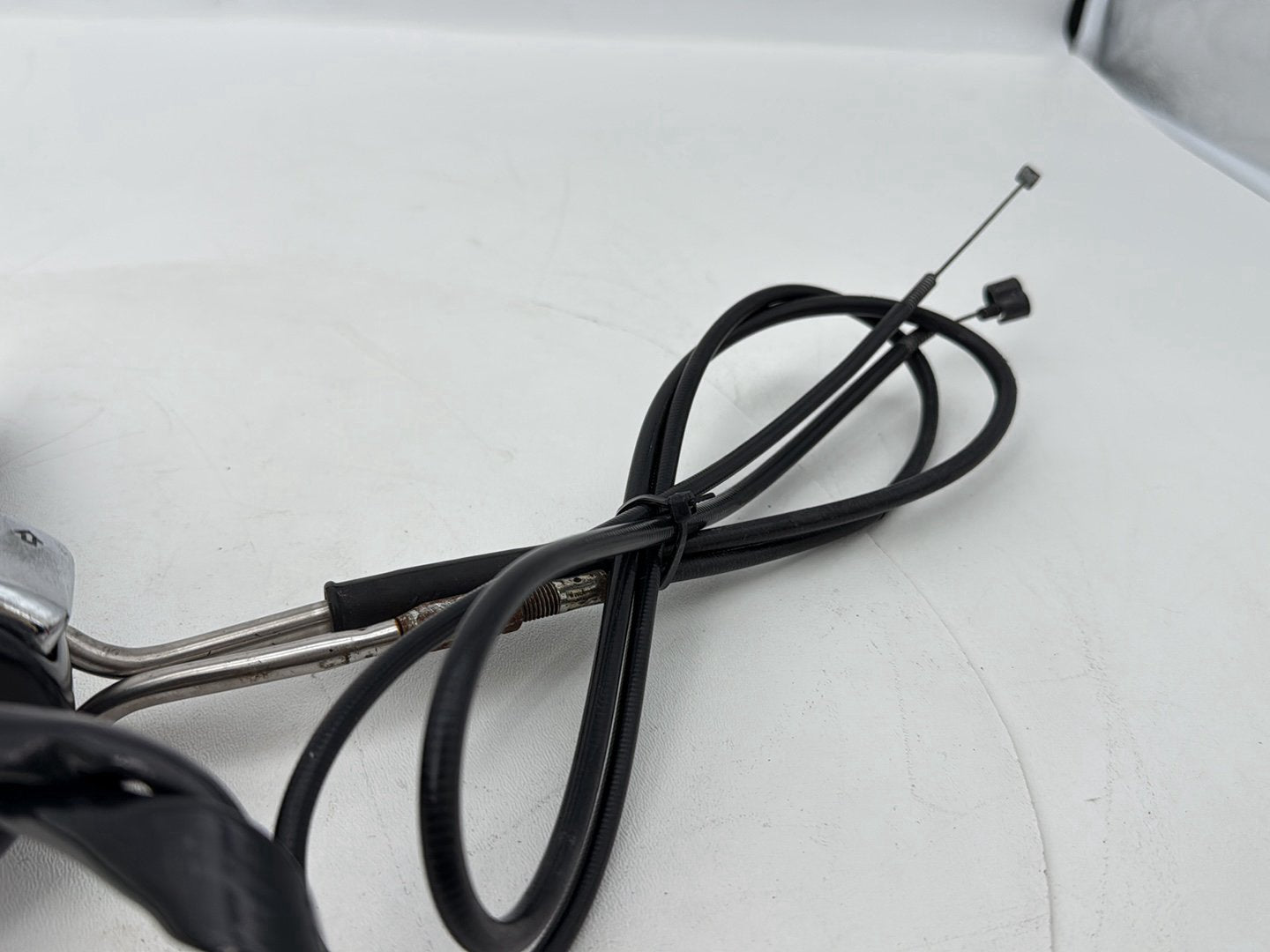 2004 - 2013 Harley-Davidson Sportster 883 Custom Right Engine Start Kill Switches Controls 71589-96B , 56666-04