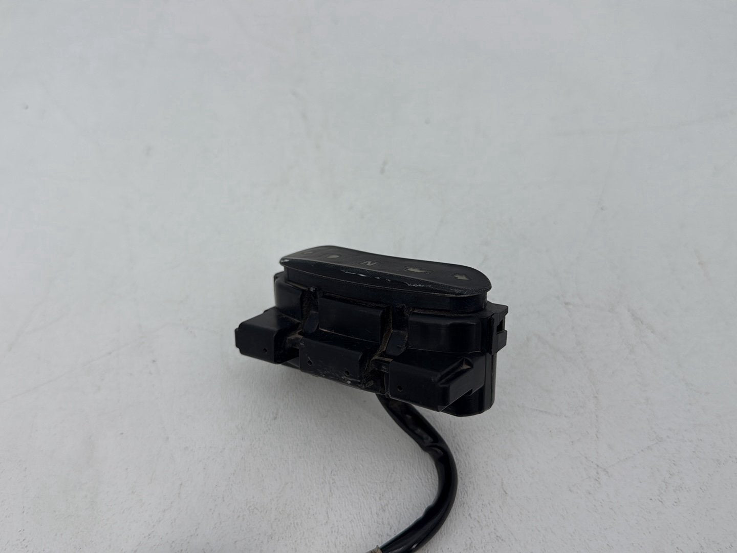Harley-Davidson Misc  Dash Indicator Lamp Wire Plug In 68892-00A
