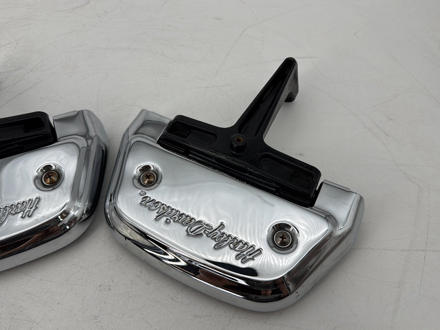 1999 - 2006 Harley-Davidson Touring Electra Glide Classic Left & Right Passenger Floorboard Foot Rest 52719-93B